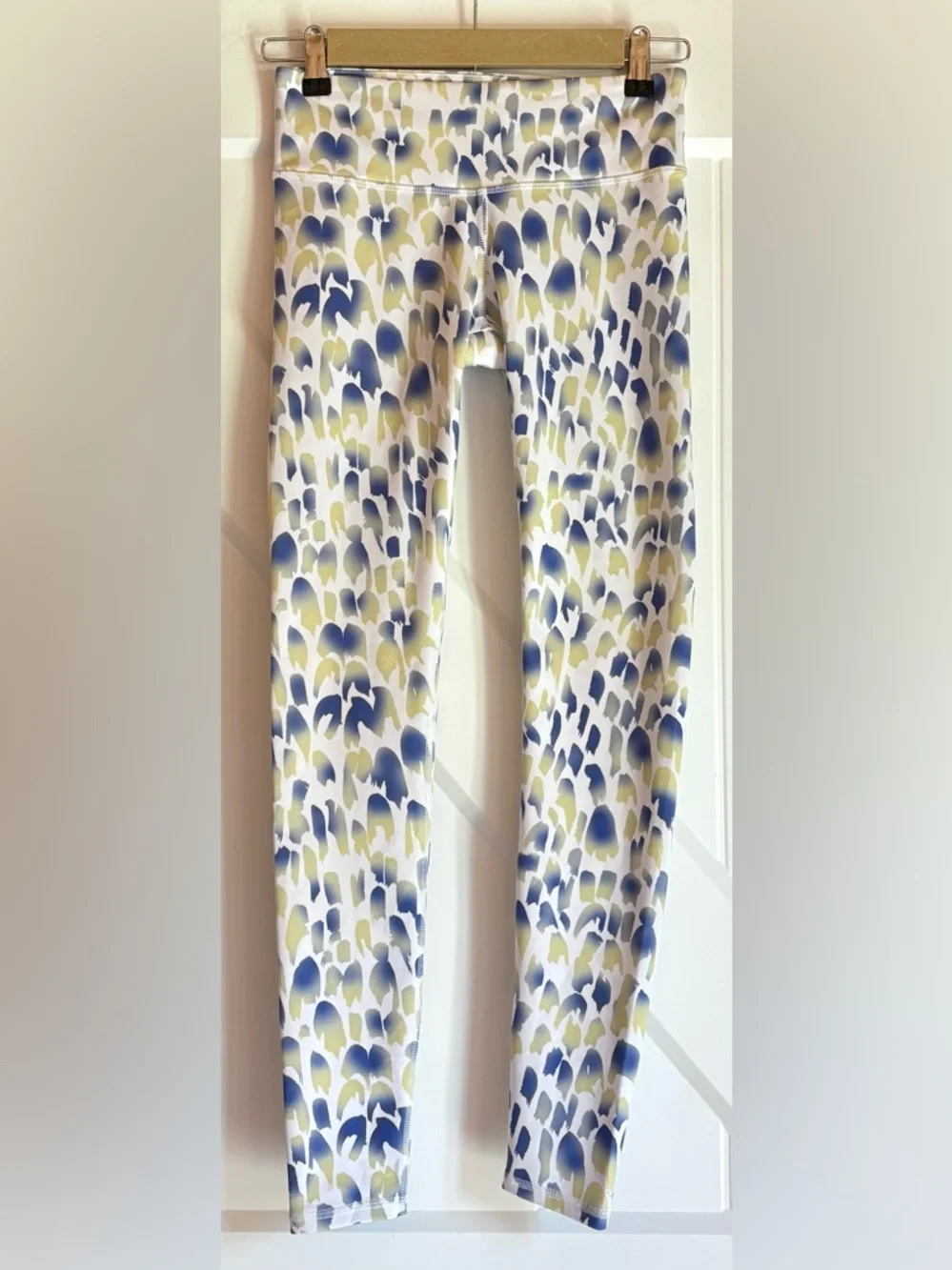 Alo Yoga Airbrush Yellow Blue Cheetah Leggings XS High Waist Full Length